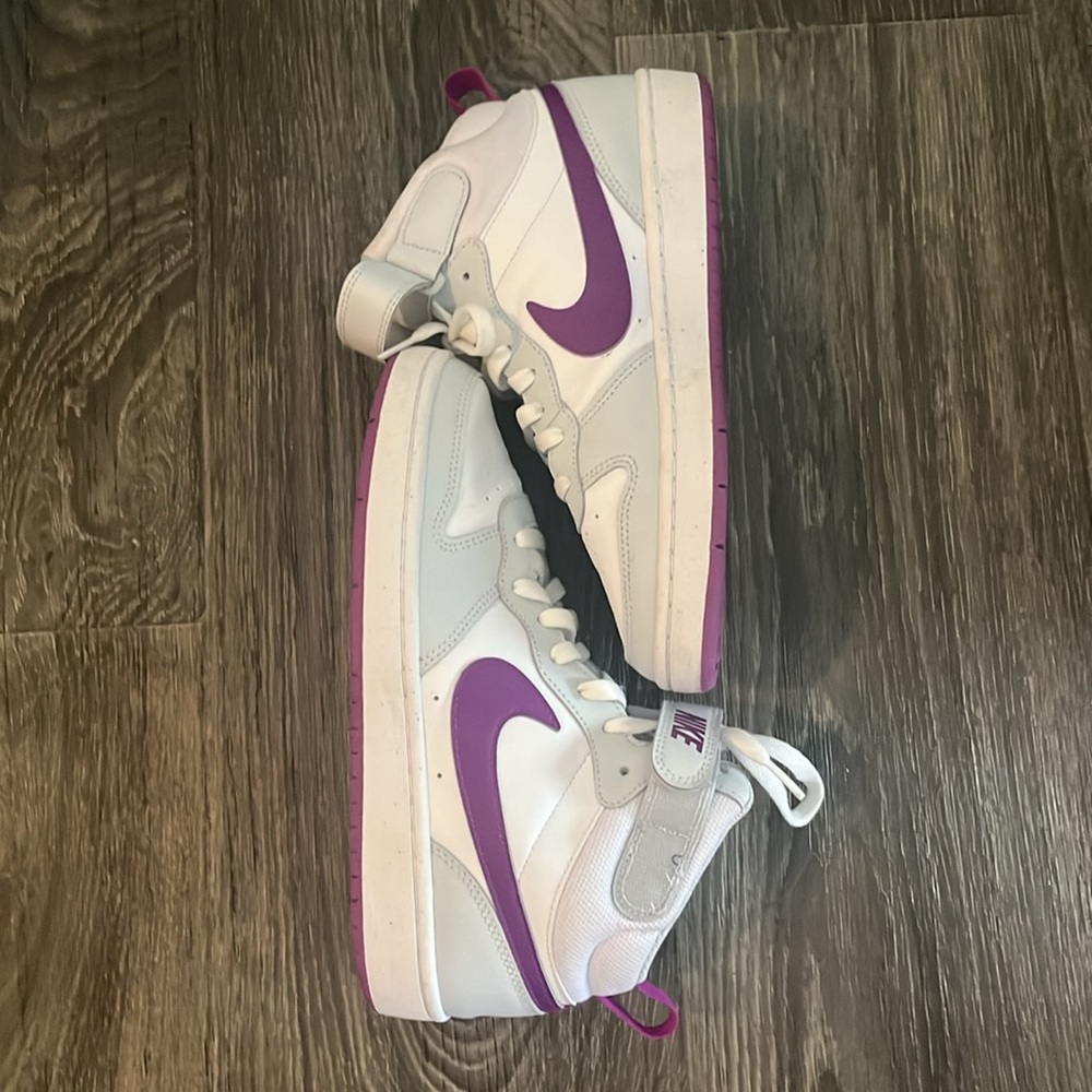 Size 7Y Nike shoes